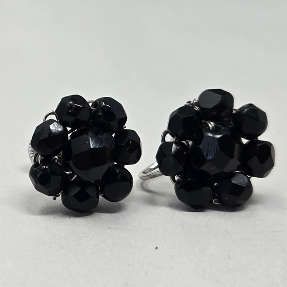 Coro Vintage Womens Earrings Facet Black Bead Flower Cluster Screw Back Fashion - Picture 3 of 7